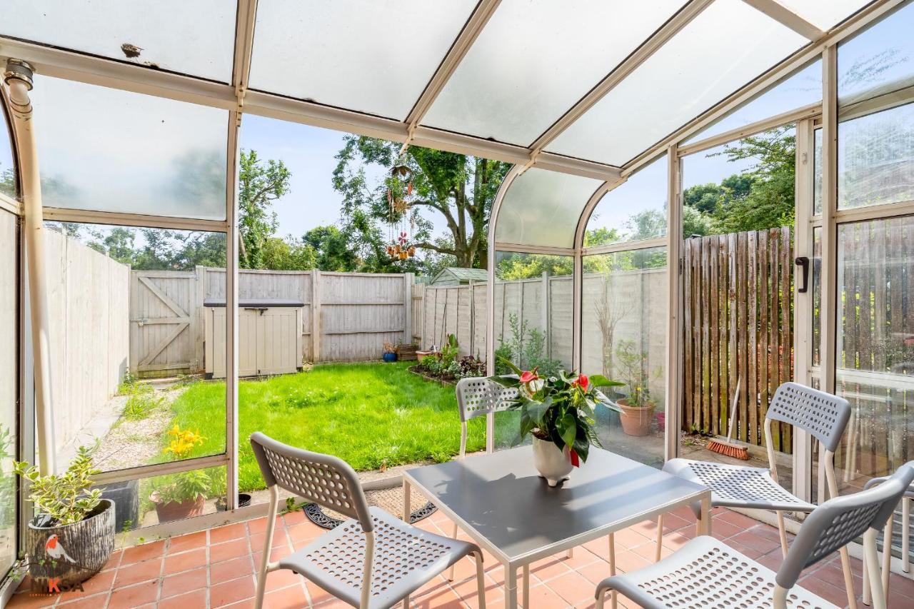 Niksa Serviced Accommodation - 3 Bedroom House Welwyn Garden City Exterior photo