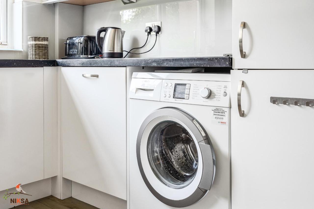 Niksa Serviced Accommodation - 3 Bedroom House Welwyn Garden City Exterior photo