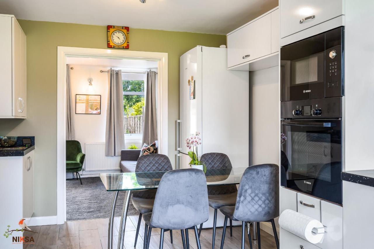 Niksa Serviced Accommodation - 3 Bedroom House Welwyn Garden City Exterior photo